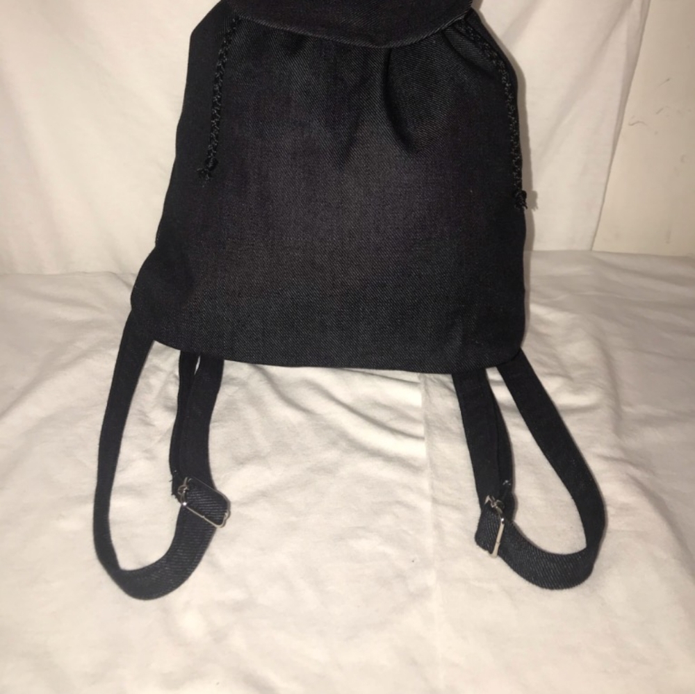 Backpack - Picture 2 of 6